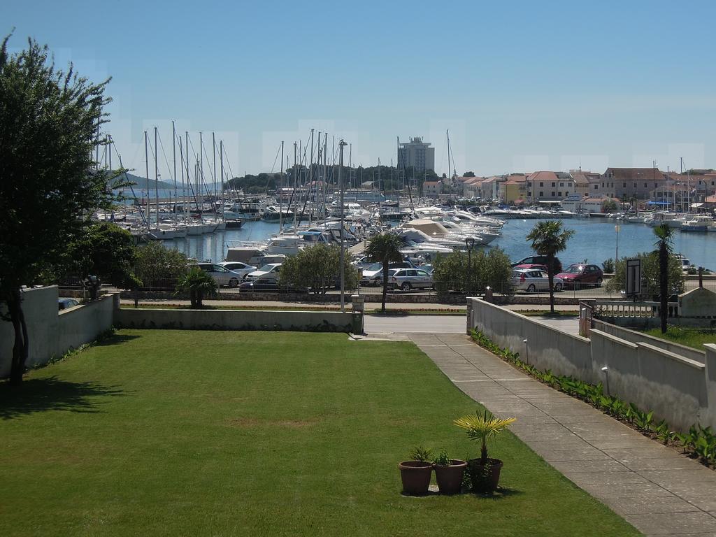 Apartment And Rooms Villa Kolonada Vodice Buitenkant foto