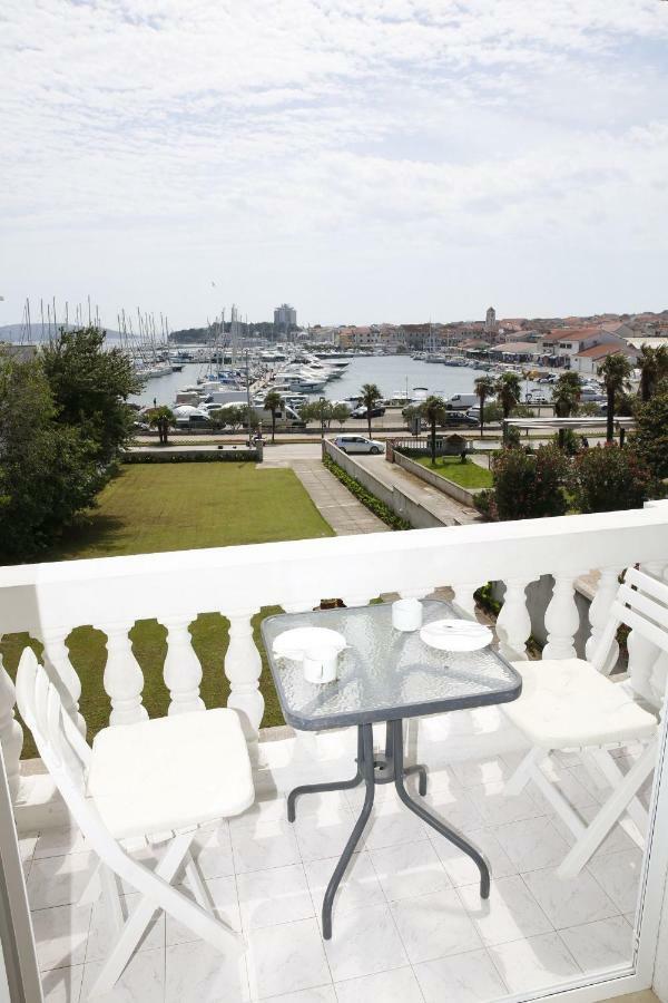 Apartment And Rooms Villa Kolonada Vodice Buitenkant foto